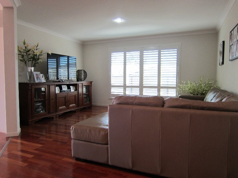 27 Harrison Grove, Deebing Heights QLD 4306