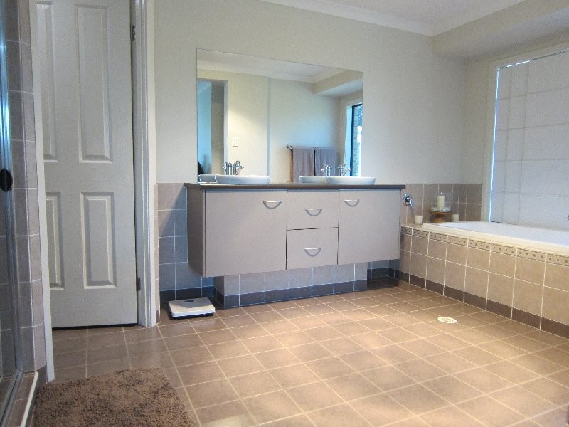 27 Harrison Grove, Deebing Heights QLD 4306