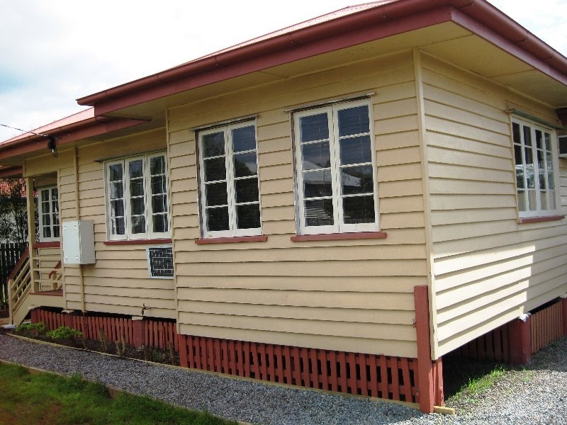 14 Casey Street, Leichhardt QLD 4305