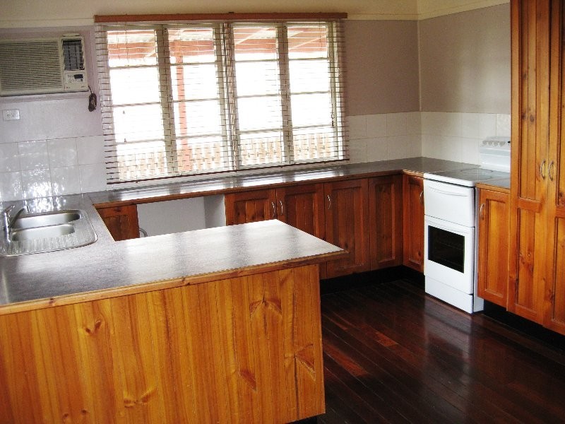 14 Casey Street, Leichhardt QLD 4305