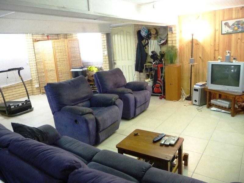 11 Burgess Street, Raceview QLD 4305