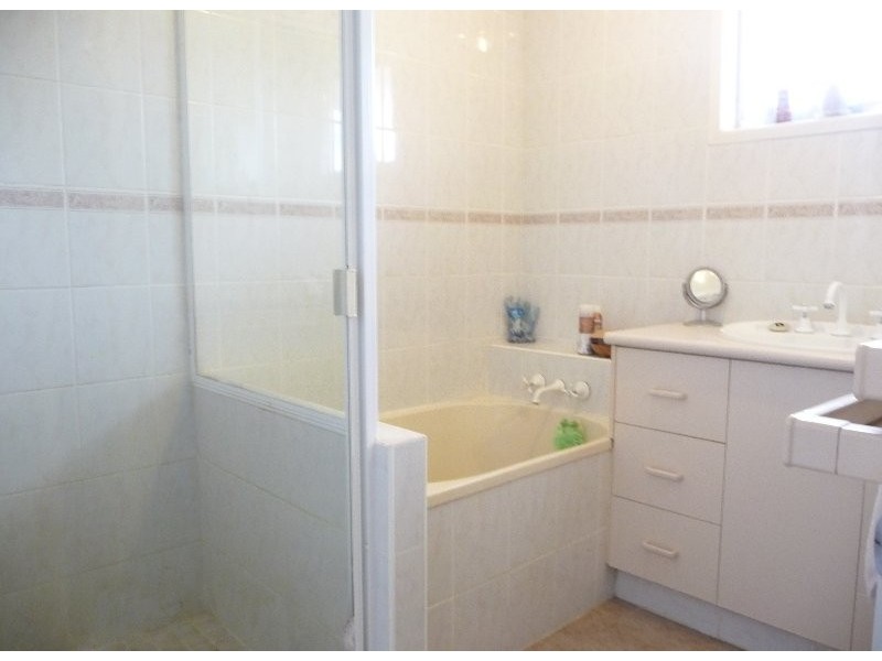 11 Burgess Street, Raceview QLD 4305