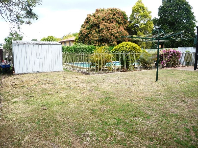 11 Burgess Street, Raceview QLD 4305