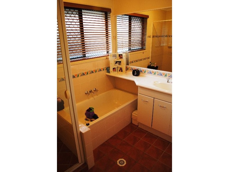 26 Dan Street, Chuwar QLD 4306