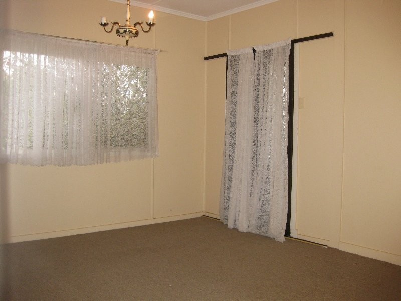 17 Rex Street, Eastern Heights QLD 4305