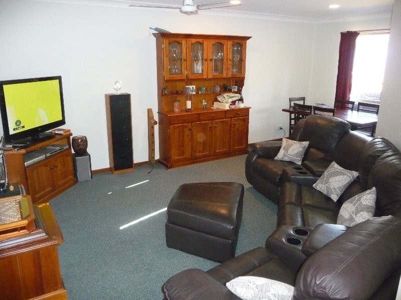 10 Oregon Close, Yamanto QLD 4305