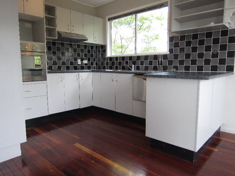 1 Eileen Street, Flinders View QLD 4305