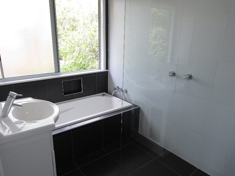 1 Eileen Street, Flinders View QLD 4305