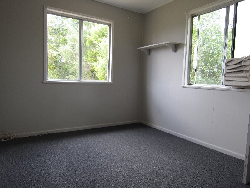 1 Eileen Street, Flinders View QLD 4305