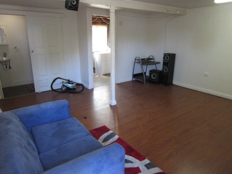 1 Eileen Street, Flinders View QLD 4305