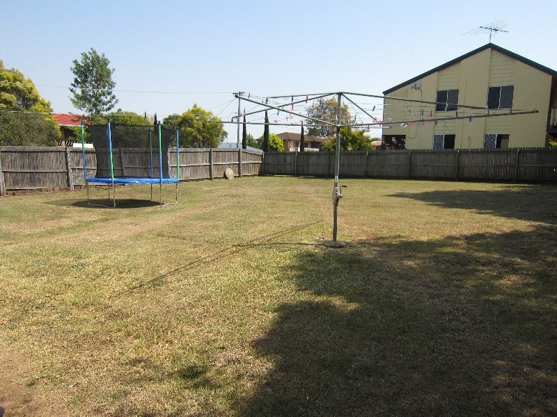 1 Eileen Street, Flinders View QLD 4305