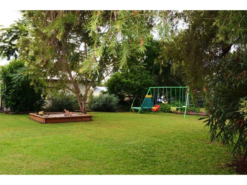 18 Easton Street, Silkstone QLD 4304