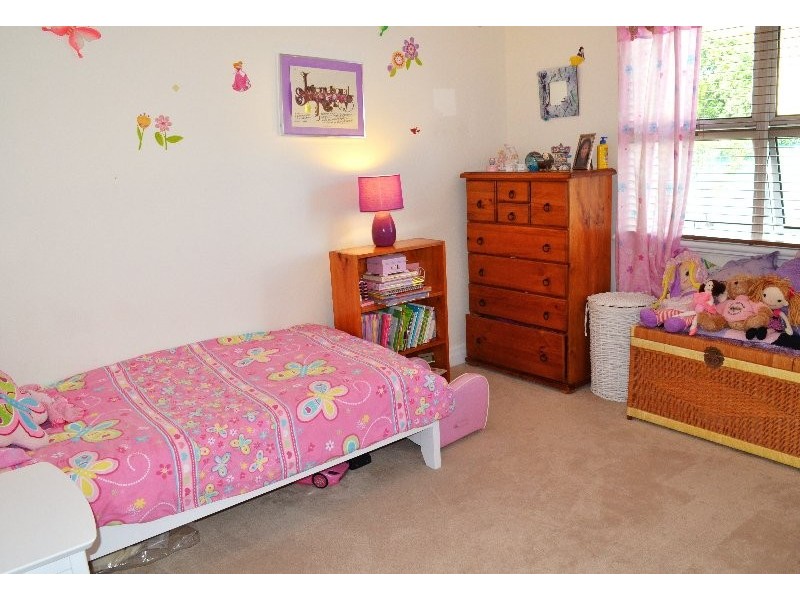 18 Easton Street, Silkstone QLD 4304