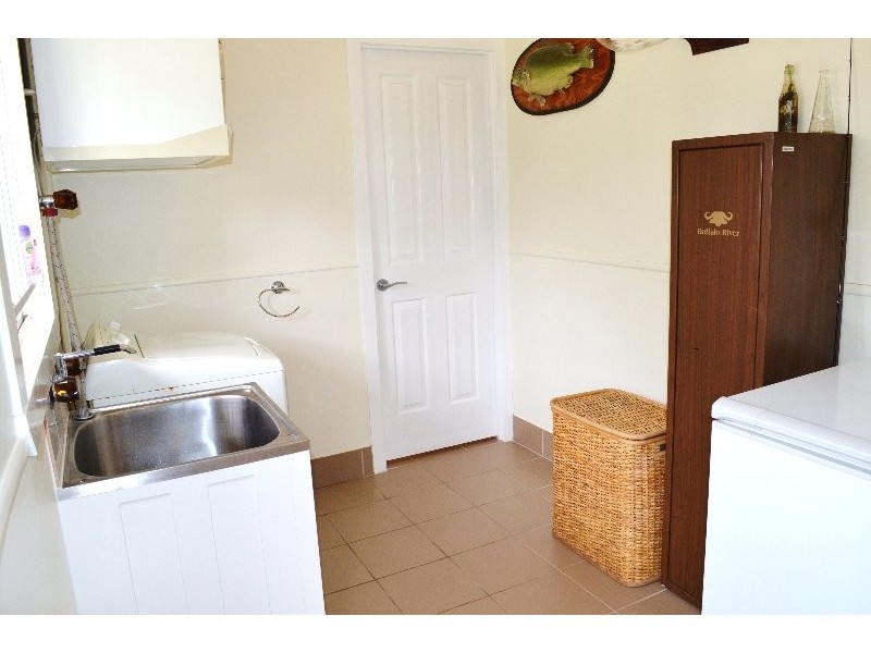 18 Easton Street, Silkstone QLD 4304