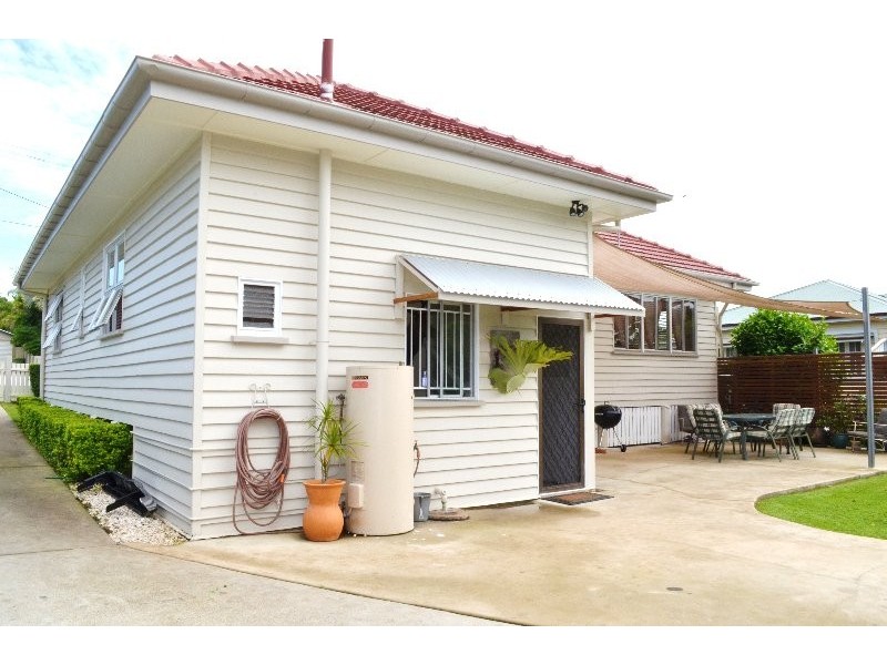 18 Easton Street, Silkstone QLD 4304