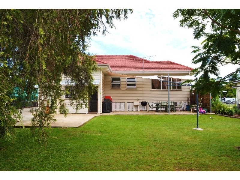 18 Easton Street, Silkstone QLD 4304