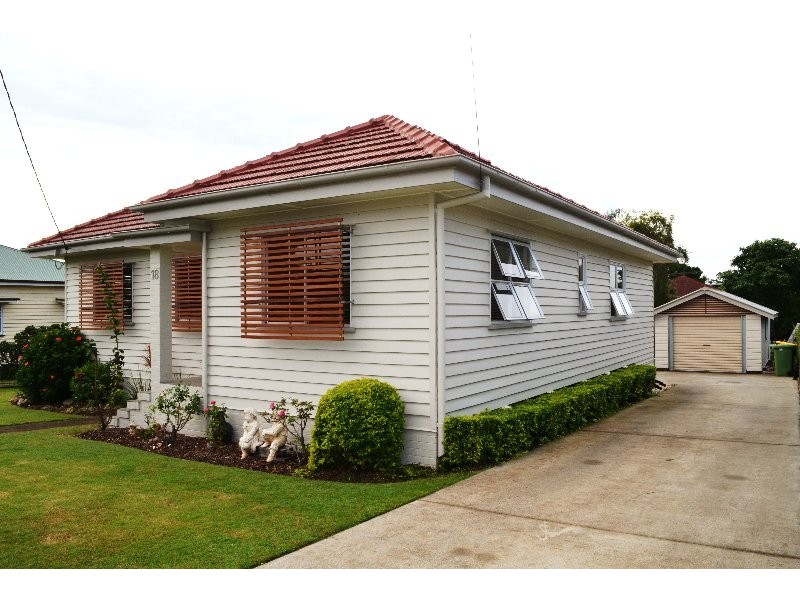 18 Easton Street, Silkstone QLD 4304