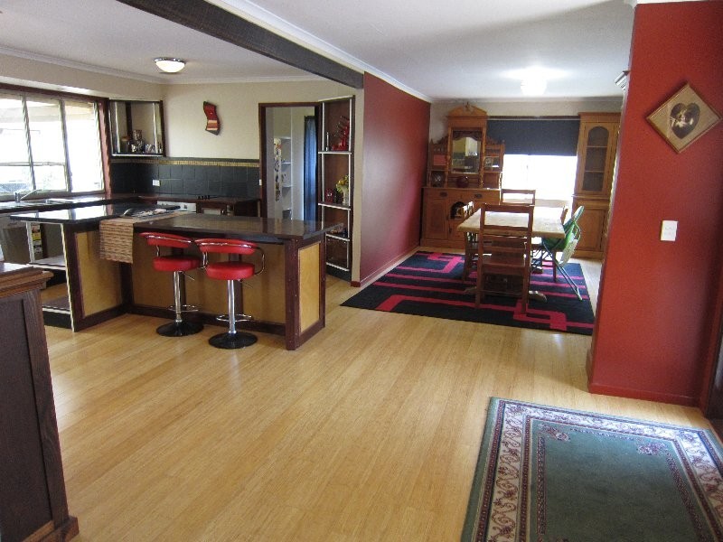 9 Midland Street, Yamanto QLD 4305