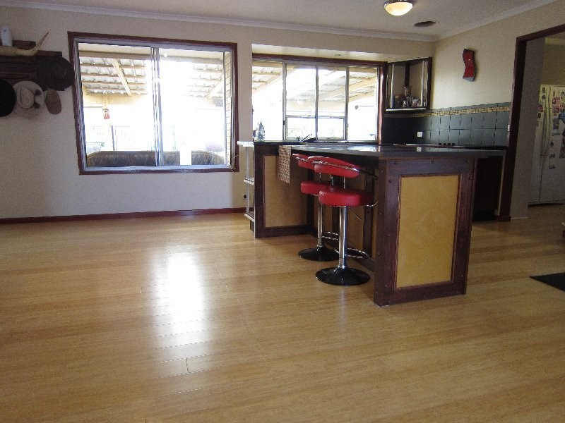 9 Midland Street, Yamanto QLD 4305