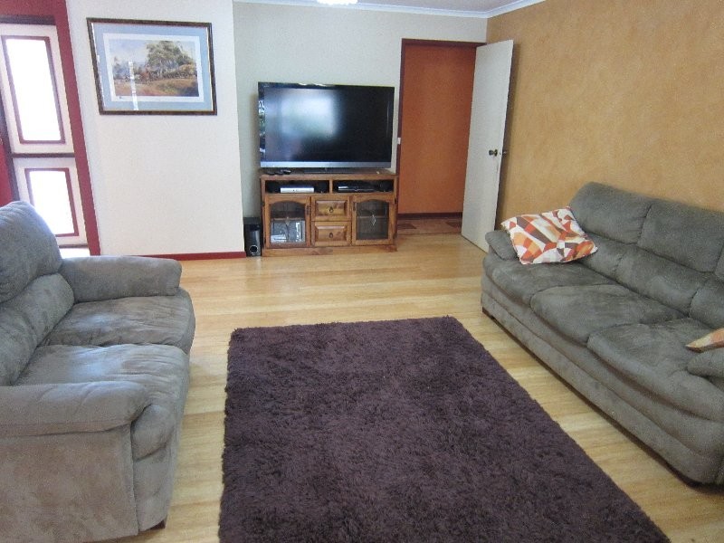 9 Midland Street, Yamanto QLD 4305