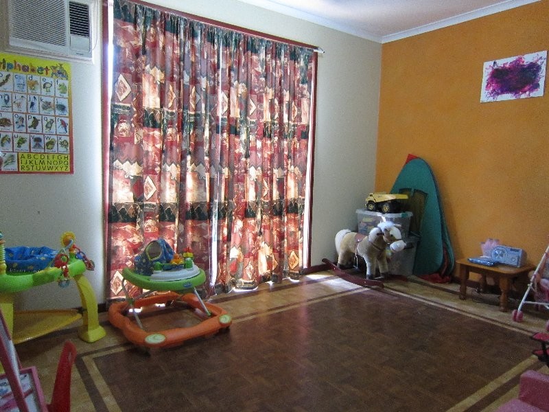 9 Midland Street, Yamanto QLD 4305