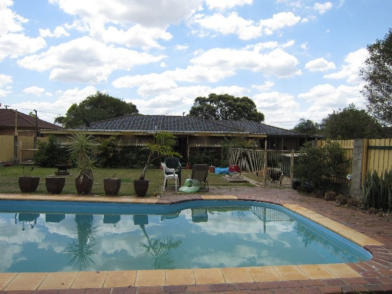 9 Midland Street, Yamanto QLD 4305