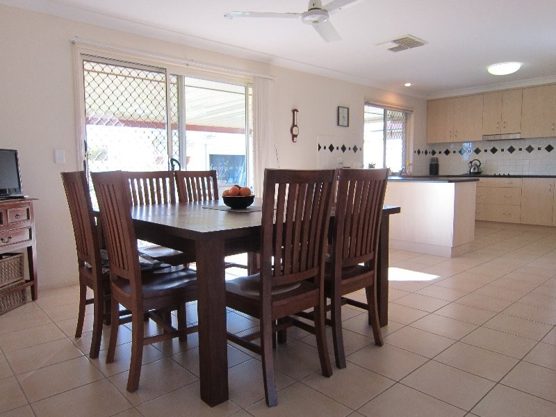 2 Chesterfield Place, Flinders View QLD 4305