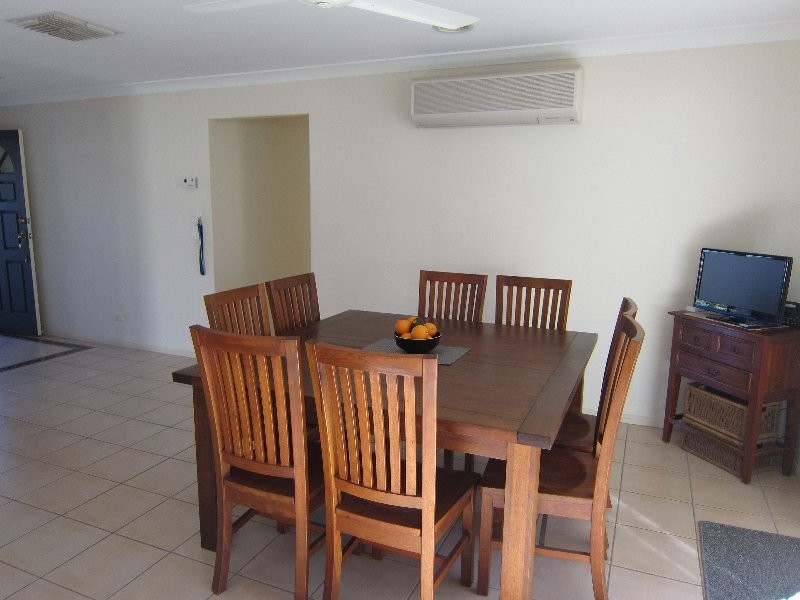 2 Chesterfield Place, Flinders View QLD 4305