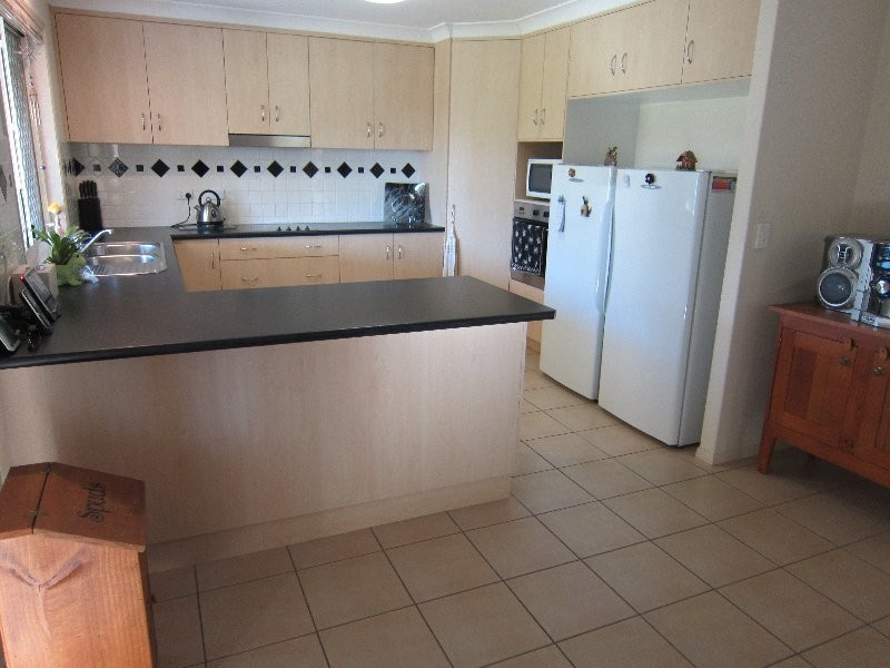 2 Chesterfield Place, Flinders View QLD 4305