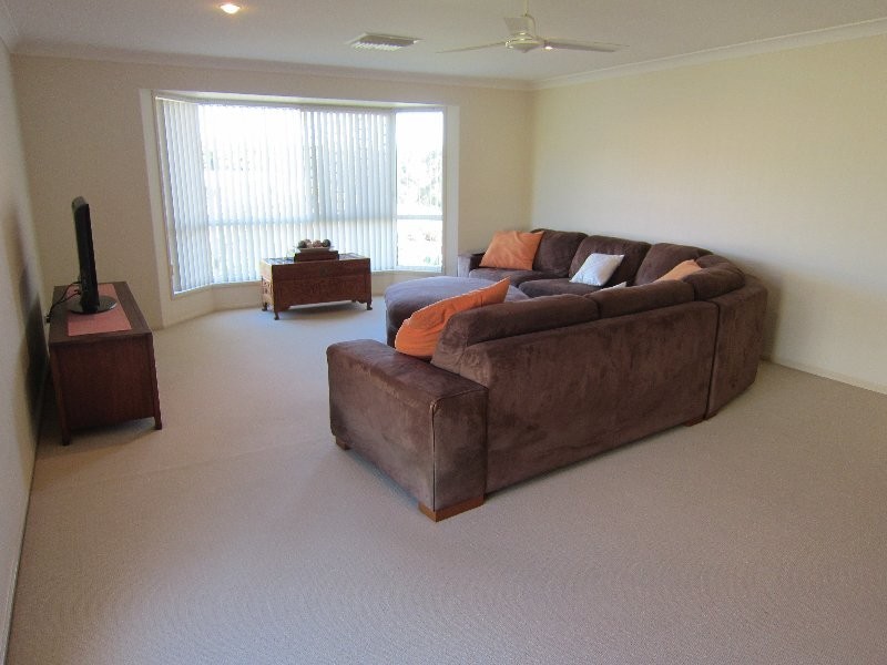 2 Chesterfield Place, Flinders View QLD 4305