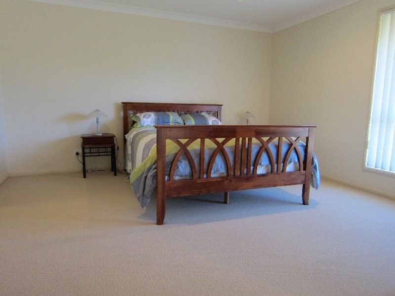 2 Chesterfield Place, Flinders View QLD 4305