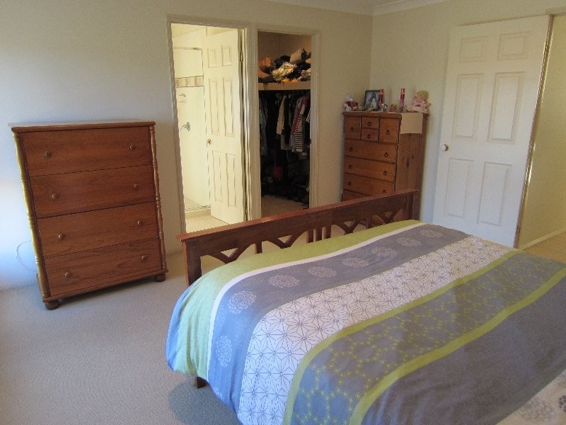 2 Chesterfield Place, Flinders View QLD 4305
