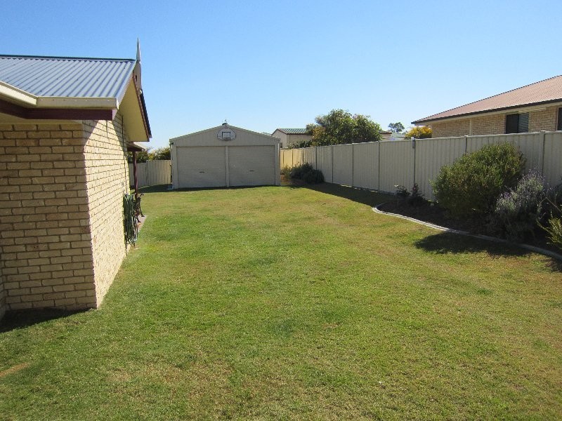2 Chesterfield Place, Flinders View QLD 4305
