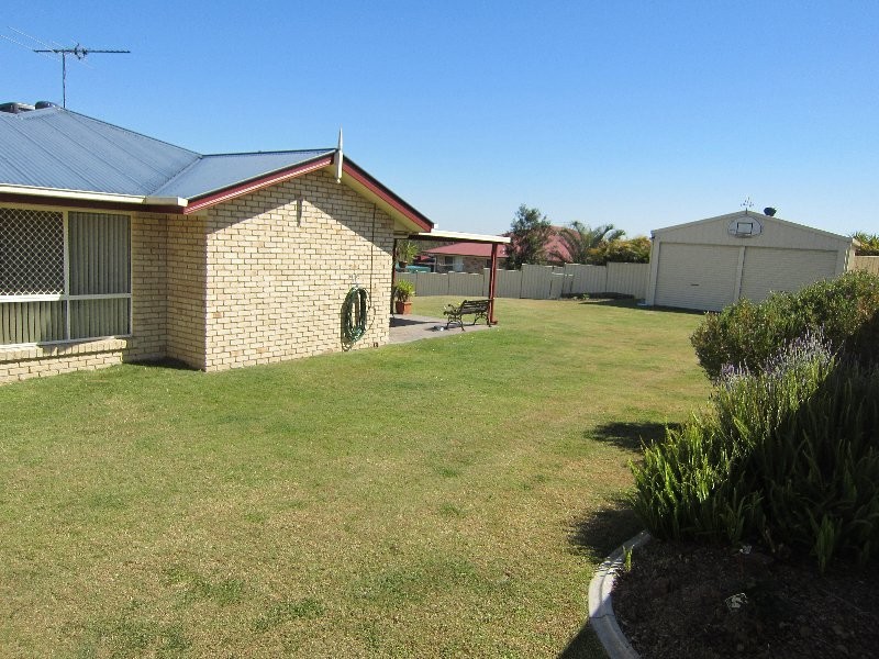 2 Chesterfield Place, Flinders View QLD 4305