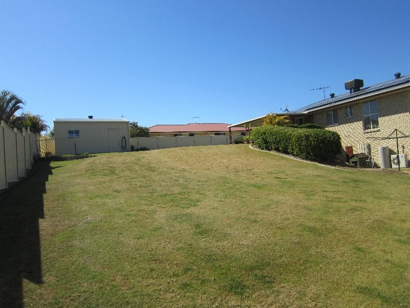 2 Chesterfield Place, Flinders View QLD 4305