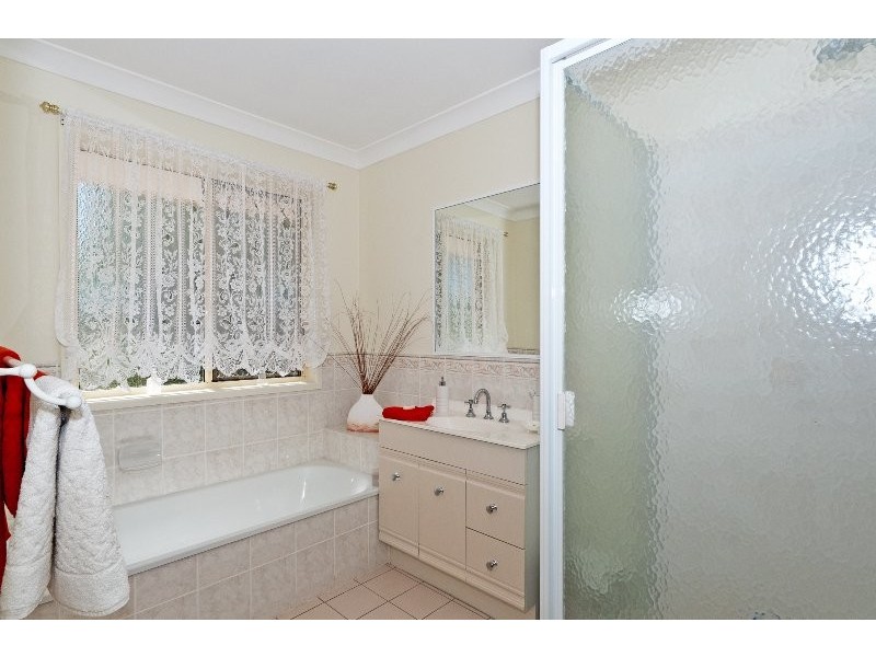 36 Roland Court, Peak Crossing QLD 4306