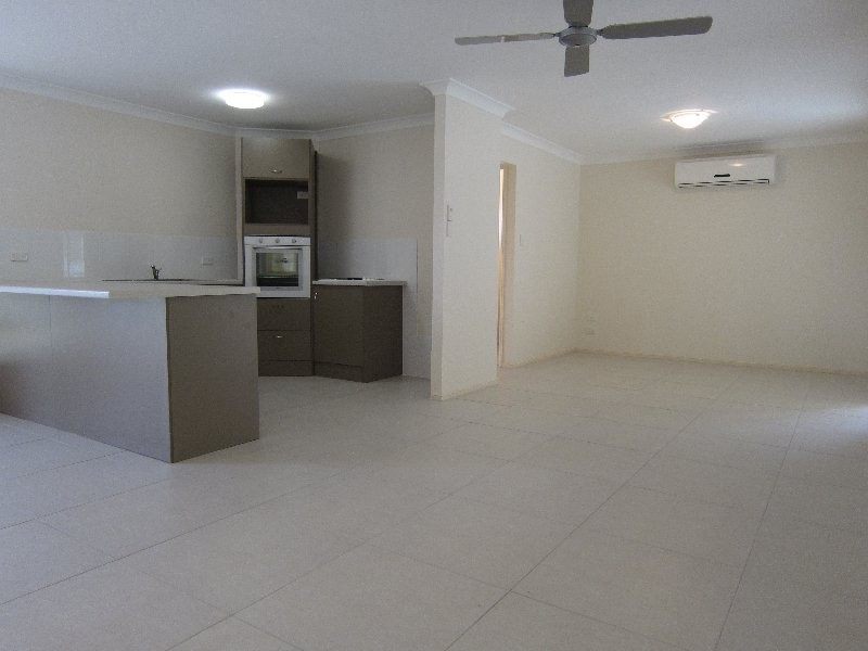 21 Oregon Close, Yamanto QLD 4305