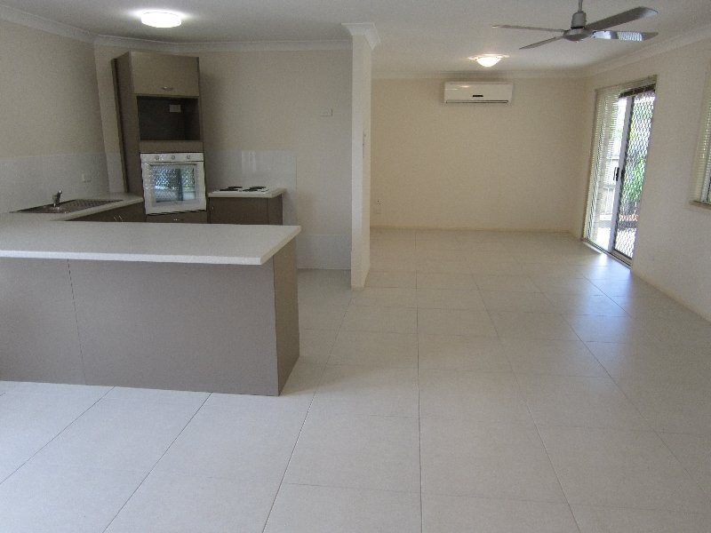 21 Oregon Close, Yamanto QLD 4305