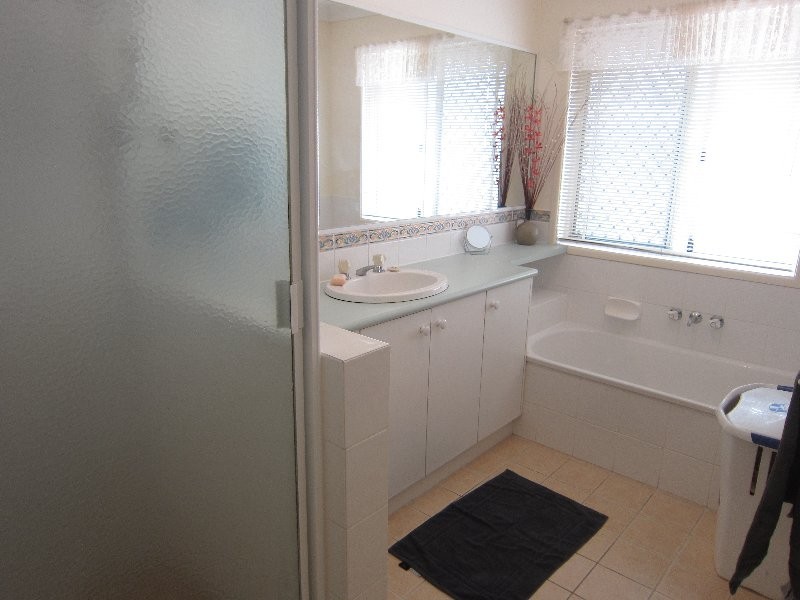 55 Discovery Street, Flinders View QLD 4305