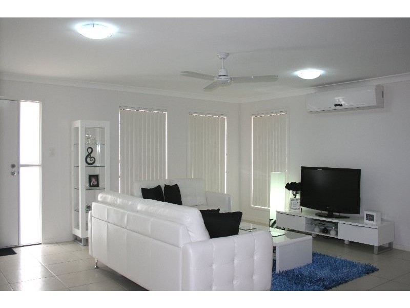 2/2 Claydon Place, Rosewood QLD 4340