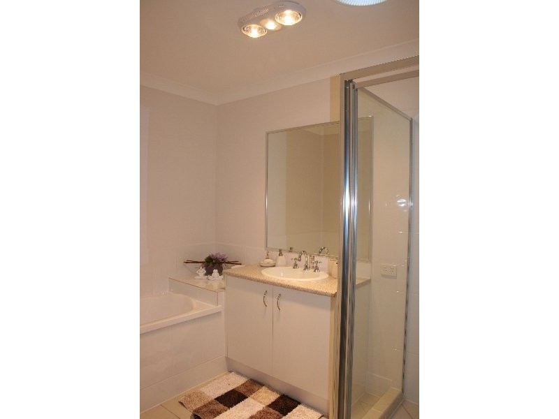 2/2 Claydon Place, Rosewood QLD 4340
