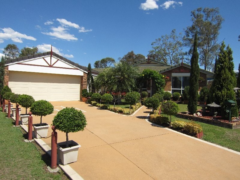 8 Amor Court, Yamanto QLD 4305