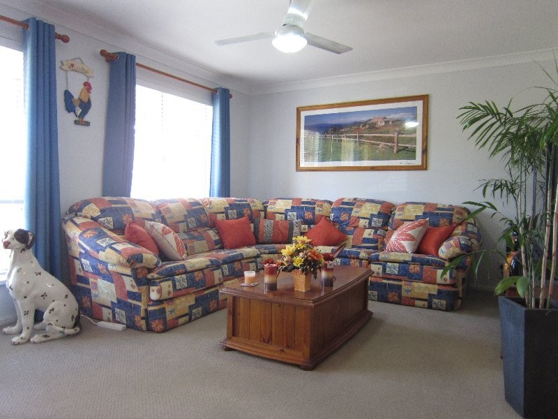 8 Amor Court, Yamanto QLD 4305