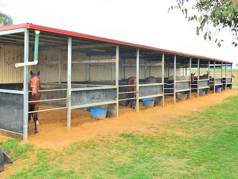 953 Middle Road, Peak Crossing QLD 4306