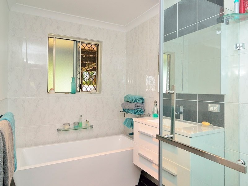 953 Middle Road, Peak Crossing QLD 4306