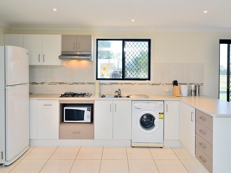 953 Middle Road, Peak Crossing QLD 4306