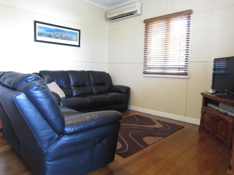 7 Stuart Street, Eastern Heights QLD 4305