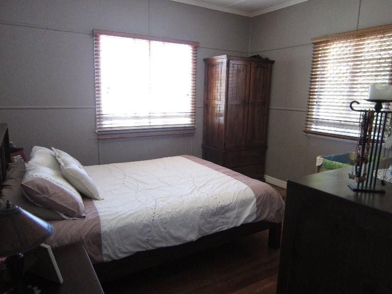 7 Stuart Street, Eastern Heights QLD 4305