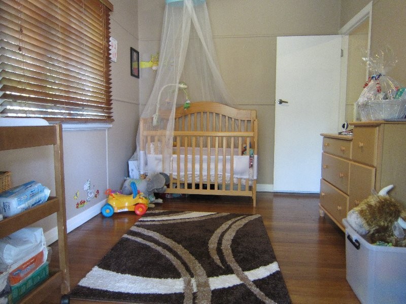 7 Stuart Street, Eastern Heights QLD 4305