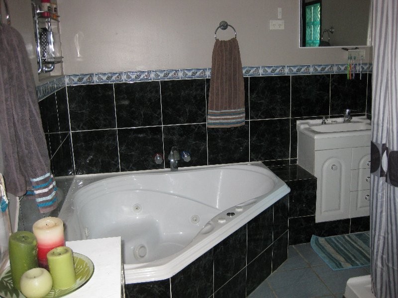 15 Vineyard Street, One Mile QLD 4305